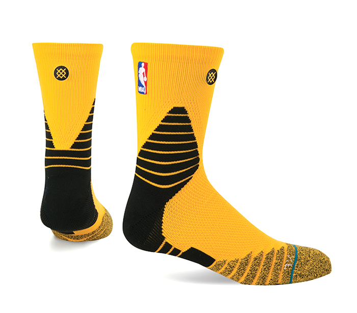 Calcetines amarillos de baloncesto